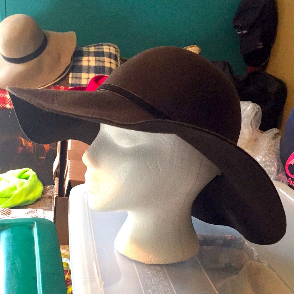 Fun & floppy hat / NWT